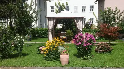 Ein Garten an der Unterkunft Haus Rosegger
