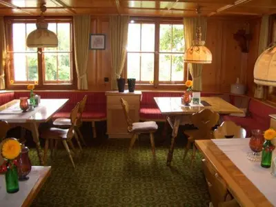 Ein Restaurant oder anderes Speiselokal in der Unterkunft Land- & Panoramagasthof Schöne Aussicht