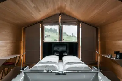 Ein Bett oder Betten in einem Zimmer der Unterkunft Rote Wand Gourmet Hotel, a Member of Design Hotels