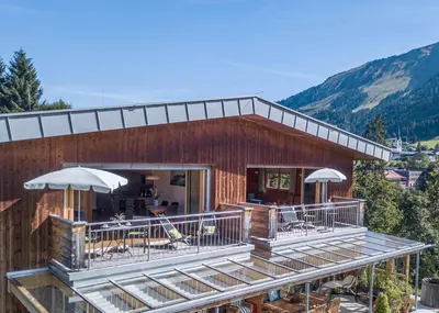 Ein allgemeiner Bergblick oder ein Berglick von der Ferienwohnung aus
