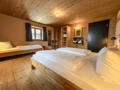 Ein Bett oder Betten in einem Zimmer der Unterkunft alpen select lodge Kleinwalsertal