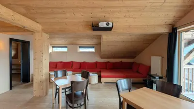 Ein Sitzbereich in der Unterkunft alpen select lodge Kleinwalsertal