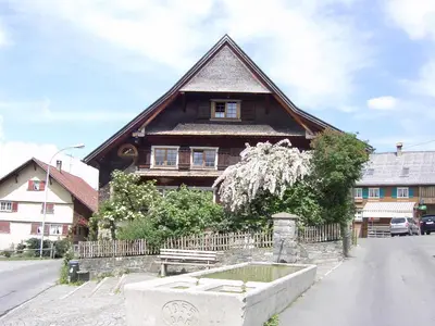 Das Gebäude in dem sich die Ferienwohnung befindet