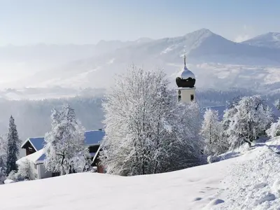 Ein allgemeiner Bergblick oder ein Berglick von der Ferienwohnung aus