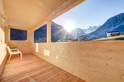 Ein allgemeiner Bergblick oder ein Berglick von des Ferienhauses aus