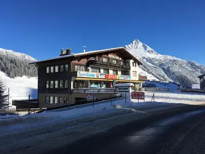 Ein allgemeiner Bergblick oder ein Berglick von des Hotels aus