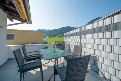 Ein allgemeiner Bergblick oder ein Berglick von der Ferienwohnung aus
