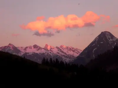 Ein allgemeiner Bergblick oder ein Berglick von der Ferienwohnung aus