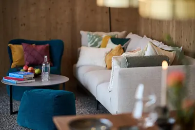 Ein Sitzbereich in der Unterkunft Aparthotel Dorf570