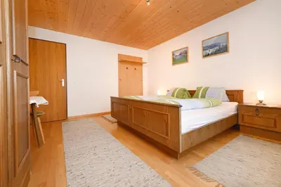 Ein Bett oder Betten in einem Zimmer der Unterkunft Haus Valuga