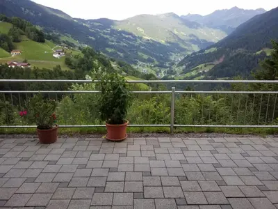 Ein allgemeiner Bergblick oder ein Berglick von der Ferienwohnung aus