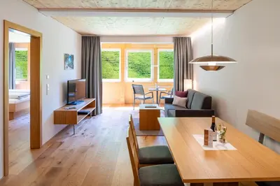 Ein Sitzbereich in der Unterkunft Rössle Appartements und Sport Rössle Skiverleih & Sportgeschäft