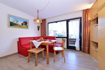 Ein Sitzbereich in der Unterkunft Familienhotel Kleinwalsertal