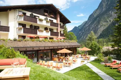 Ein allgemeiner Bergblick oder ein Berglick von des Hotels aus