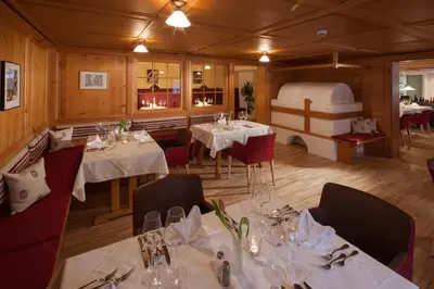 Ein Restaurant oder anderes Speiselokal in der Unterkunft Hotel Kanisfluh