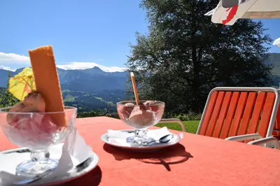 Ein allgemeiner Bergblick oder ein Berglick von des Hotels aus