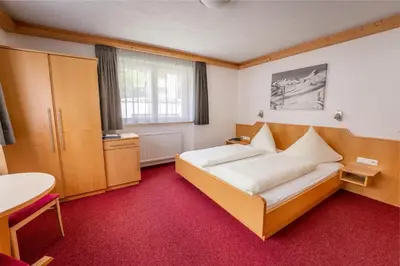Ein Bett oder Betten in einem Zimmer der Unterkunft Hotel Garni Krumbach