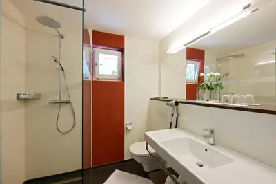 Ein Badezimmer in der Unterkunft Hotel Garni Tannleger B&B