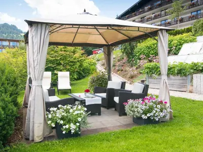 Ein Garten an der Unterkunft Ferienwohnung Gästehaus Büchele Kleinwalsertal
