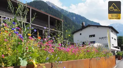 Ein allgemeiner Bergblick oder ein Berglick von des Hotels aus