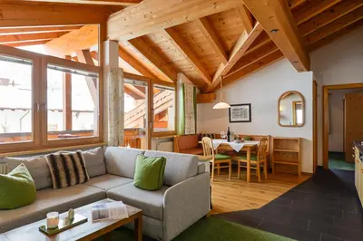 Ein Sitzbereich in der Unterkunft Fürmesli Appartements