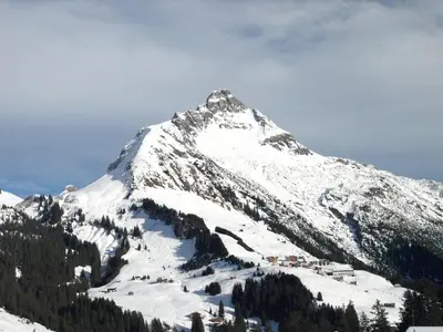 Ein allgemeiner Bergblick oder ein Berglick von der Ferienwohnung aus