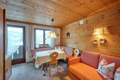 Ein Sitzbereich in der Unterkunft Chalet Rüfikopf