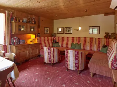 Ein Sitzbereich in der Unterkunft Appartementhaus Holiday