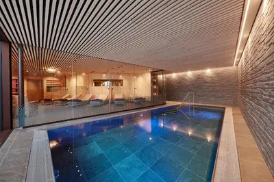 Der Swimmingpool an oder in der Nähe von Hotel Appartement Roggal