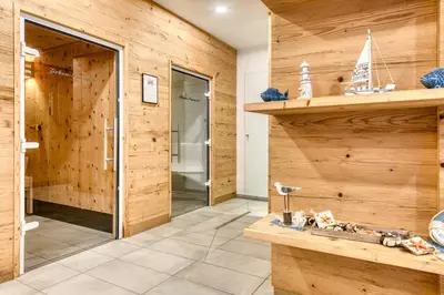 Ein Badezimmer in der Unterkunft Arlberg Chalets