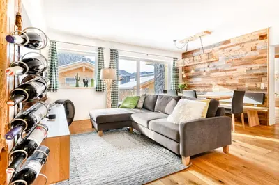 Ein Sitzbereich in der Unterkunft Arlberg Chalets