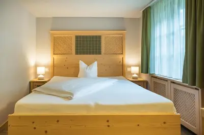 Ein Bett oder Betten in einem Zimmer der Unterkunft Hotel Sonne