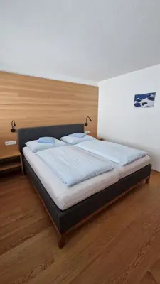 Ein Bett oder Betten in einem Zimmer der Unterkunft Alphof Appartement Faschina
