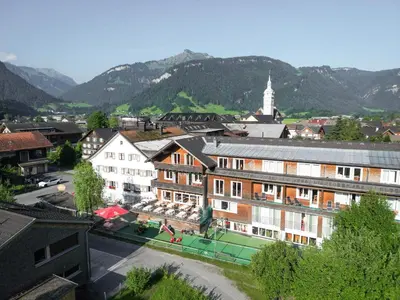 Ein allgemeiner Bergblick oder ein Berglick von des Hotels aus