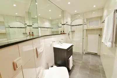 Ein Badezimmer in der Unterkunft Ferienwohnungen Kohler komplett neu renoviert E-Ladestaion kostenlos