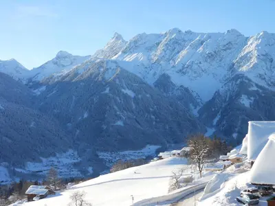 Ein allgemeiner Bergblick oder ein Berglick von des Hotels aus