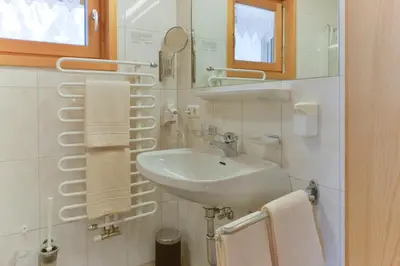 Ein Badezimmer in der Unterkunft Pension Haus Romy