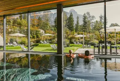 Ein Garten an der Unterkunft TRAUBE BRAZ Alpen Spa Golf Hotel