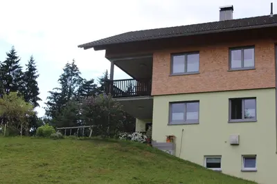 Das Gebäude in dem sich die Ferienwohnung befindet