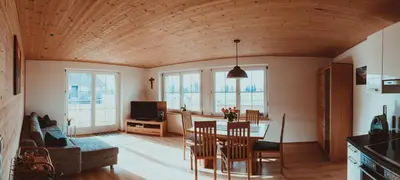 Ein Sitzbereich in der Unterkunft Ferienwohnung Thannen