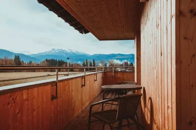 Ein allgemeiner Bergblick oder ein Berglick von der Ferienwohnung aus