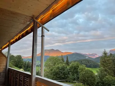 Ein allgemeiner Bergblick oder ein Berglick von des Hotels aus