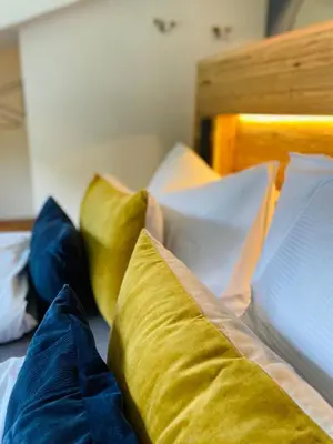 Ein Bett oder Betten in einem Zimmer der Unterkunft KWT Lodge