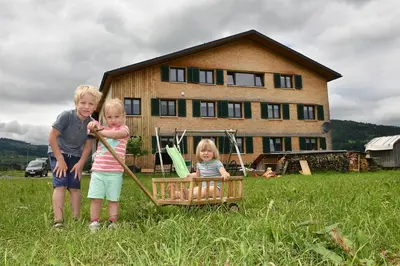 Kinder, die in der Unterkunft Bauernhof Feurstein übernachten