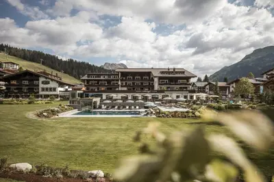 Ein allgemeiner Bergblick oder ein Berglick von des Hotels aus