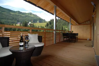 Ein allgemeiner Bergblick oder ein Berglick von der Ferienwohnung aus