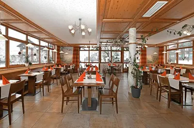 Ein Restaurant oder anderes Speiselokal in der Unterkunft Tre Soli Appartements Restaurant