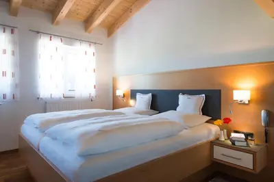 Ein Bett oder Betten in einem Zimmer der Unterkunft Hotel Bellevue