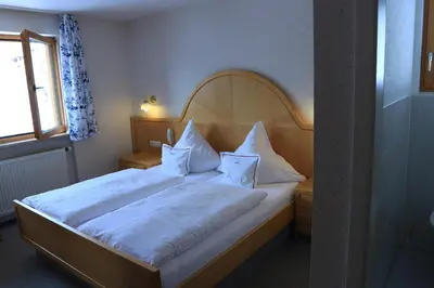 Ein Bett oder Betten in einem Zimmer der Unterkunft Hotel Bellevue