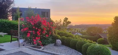 Ein Garten an der Unterkunft F E R I E N W O H N U N G 